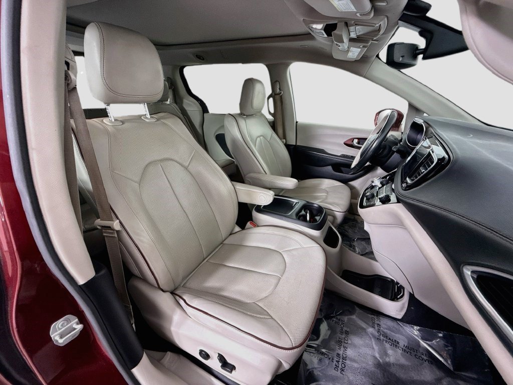 Used 2020 Chrysler Pacifica Limited FWD image 26