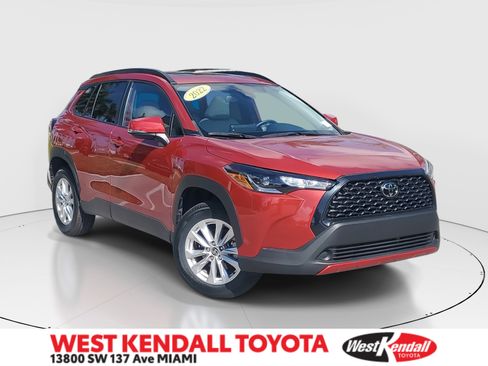 Used 2022 Toyota Corolla Cross LE w/ Moonroof Package image 1