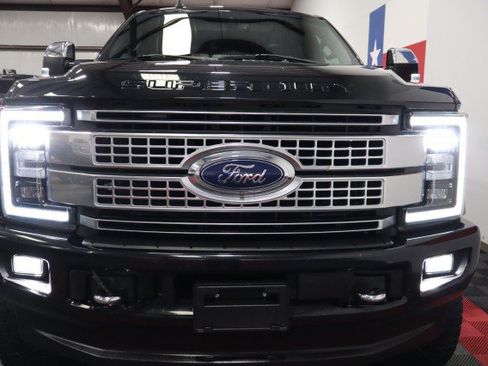Used 2019 Ford F250 Platinum w/ Platinum Ultimate Package AWD/4WD image 27