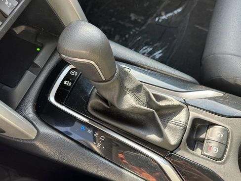 Used 2024 Toyota Corolla Cross XLE image 19