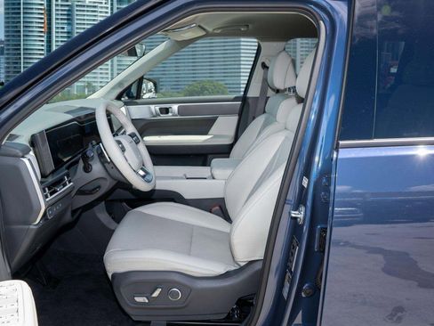 Used 2025 Hyundai Santa Fe SEL image 18