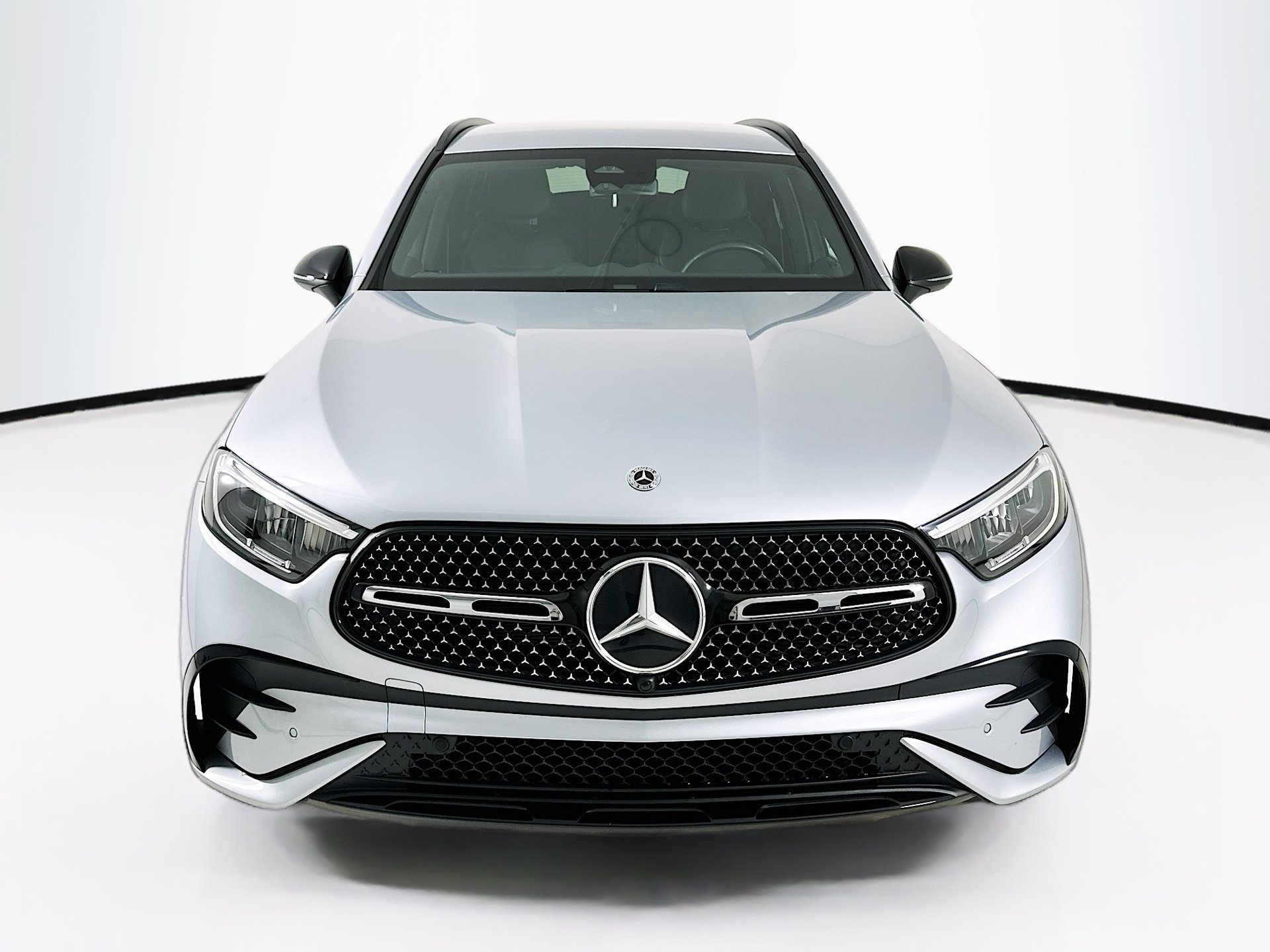 Used 2025 Mercedes-Benz GLC 300 4MATIC image 2