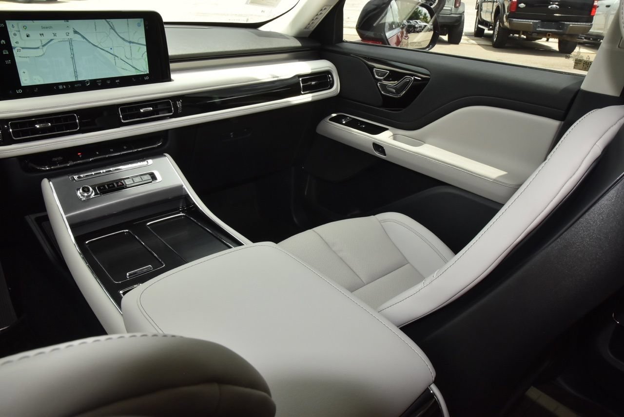 New 2026 Lincoln Aviator AWD image 18