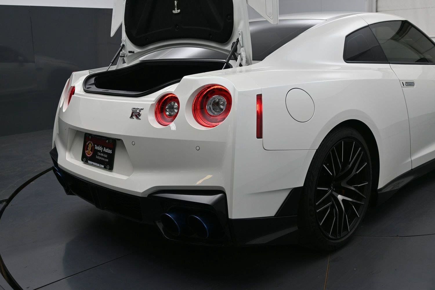 Certified 2024 Nissan GT-R Premium w/ Premium Interior Package AWD/4WD image 15