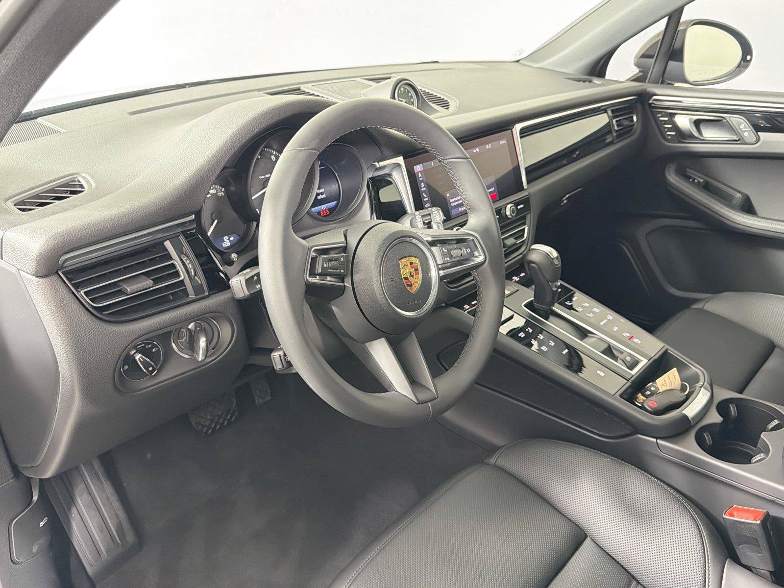 Used 2026 Porsche Macan Turbo AWD/4WD image 4