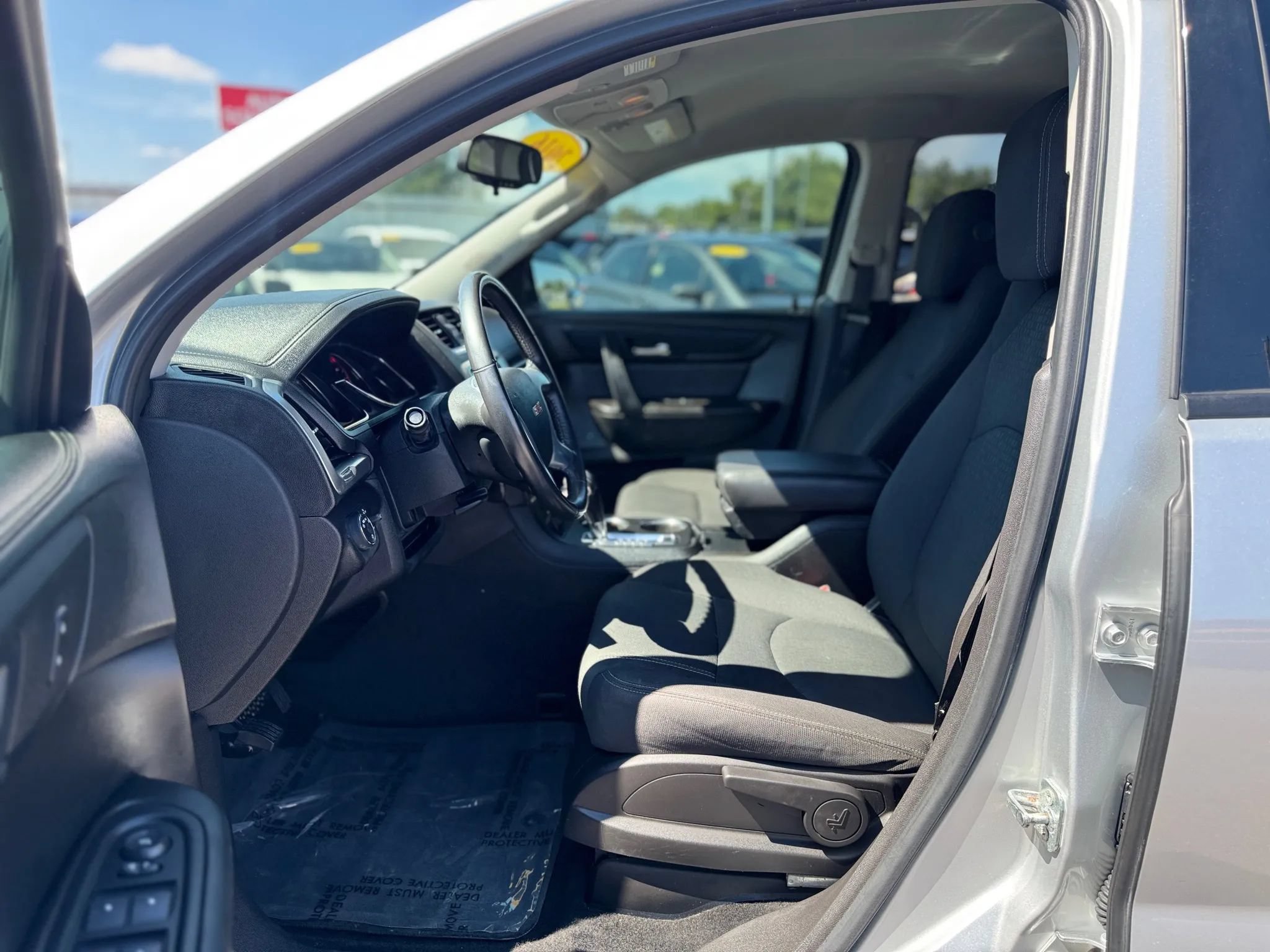 Used 2016 GMC Acadia SLE FWD image 29