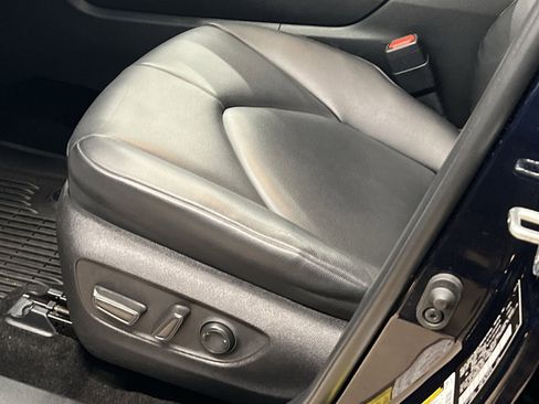 Used 2024 Toyota Highlander XLE image 12