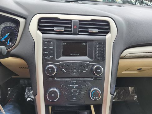Used 2015 Ford Fusion SE FWD image 15