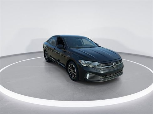 Used 2023 Volkswagen Jetta Sport image 2