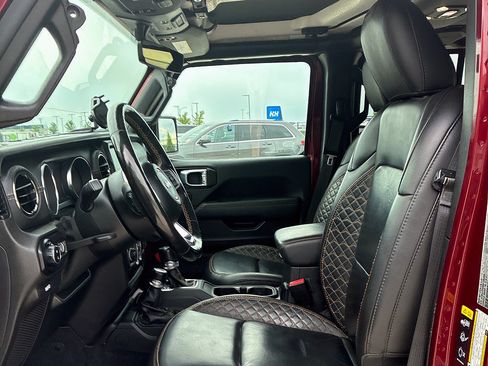 Used 2021 Jeep Gladiator Overland AWD/4WD image 14