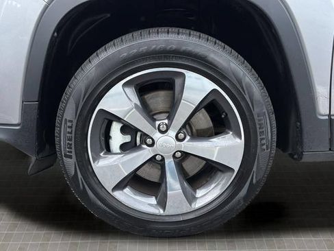 Used 2019 Jeep Cherokee Limited AWD/4WD image 29