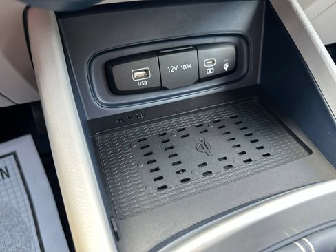 Used 2025 Hyundai Venue Limited FWD image 56
