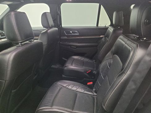 Used 2018 Ford Explorer Platinum AWD/4WD image 18