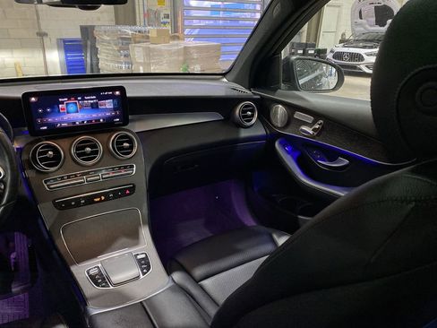 Used 2021 Mercedes-Benz GLC 300 4MATIC w/ Multimedia Package image 4