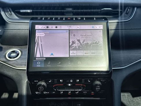 New 2025 Jeep Grand Cherokee L Limited w/ Luxury Tech Group II AWD/4WD image 16