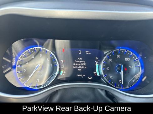 Used 2025 Chrysler Pacifica Select image 16