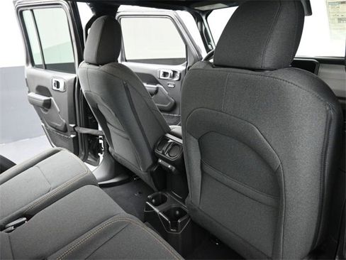 New 2025 Jeep Gladiator Sport image 18