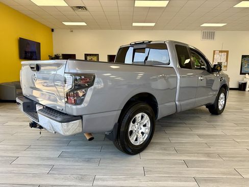 Used 2017 Nissan Titan SV RWD image 6