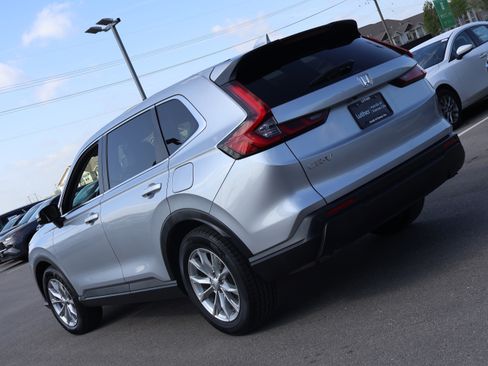 Used 2025 Honda CR-V EX-L image 3