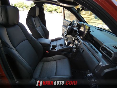 Used 2025 Toyota Tacoma TRD Sport w/ TRD Sport Premium Package AWD/4WD image 32
