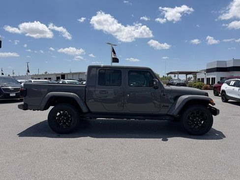 Used 2022 Jeep Gladiator Overland AWD/4WD image 4