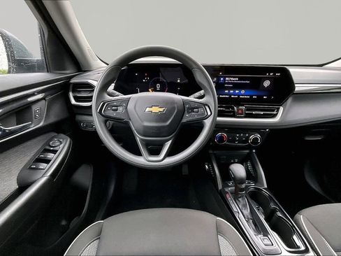 Used 2025 Chevrolet TrailBlazer LT AWD/4WD image 8
