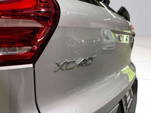 Used 2023 Volvo XC40 B5 Plus w/ Driver Assist Package AWD/4WD image 15