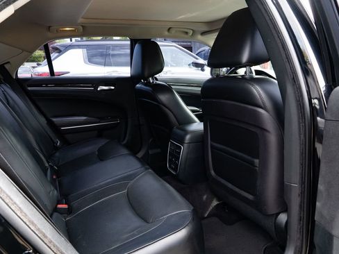 Used 2016 Chrysler 300 C RWD image 22