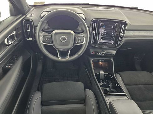 Used 2023 Volvo C40 P8 Recharge Ultimate image 19