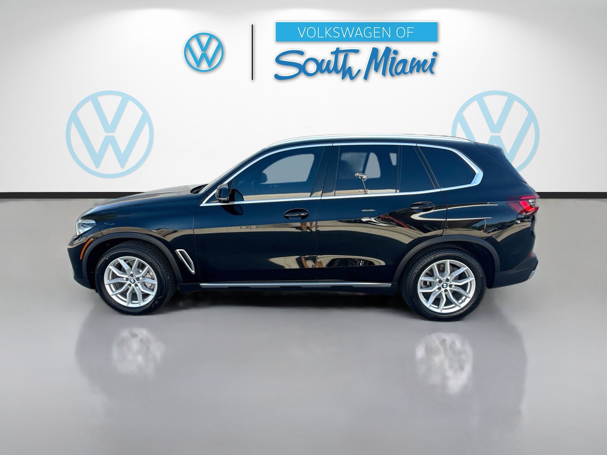 Used 2023 BMW X5 xDrive40i w/ Parking Assistance Package AWD/4WD image 4