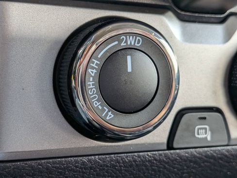 Used 2022 Toyota Tacoma SR5 AWD/4WD image 23