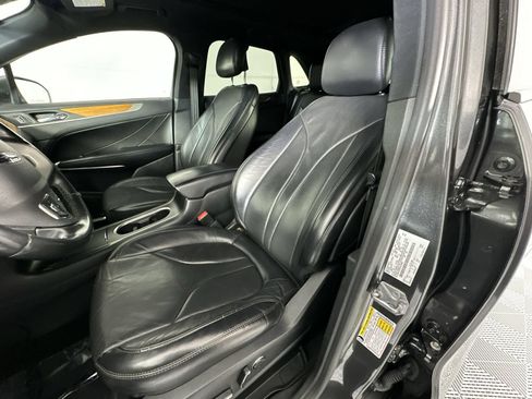 Used 2019 Lincoln MKC Reserve FWD image 11