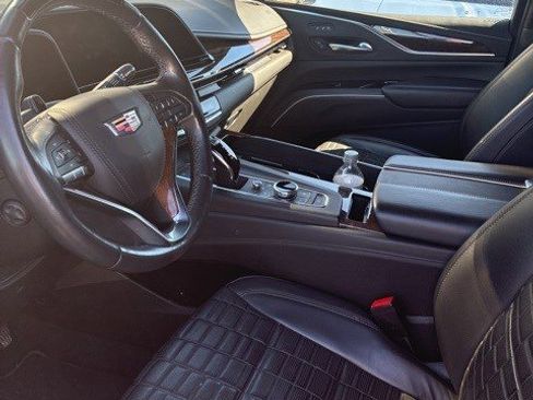 Used 2021 Cadillac Escalade ESV Sport Platinum w/ Heavy-Duty Trailer Package image 16