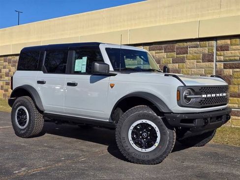 New 2026 Ford Bronco Badlands AWD/4WD image 3