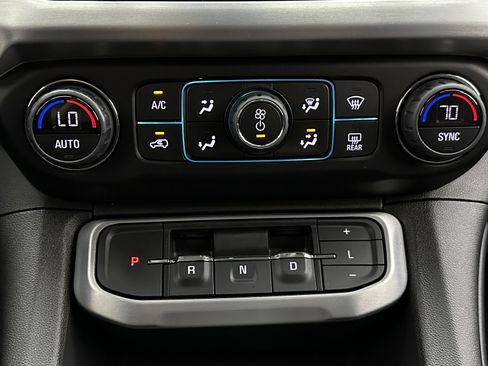 Used 2023 GMC Acadia SLE w/ Driver Convenience Package image 16