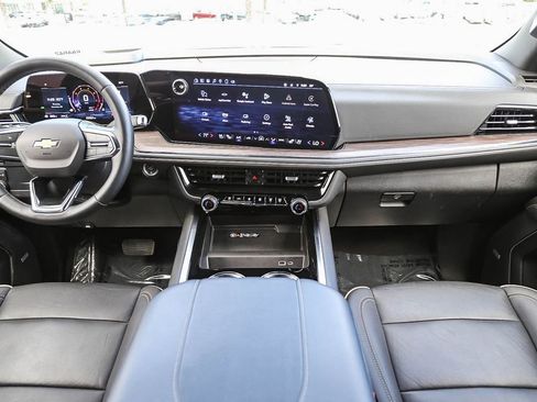 Used 2025 Chevrolet Suburban Premier image 13