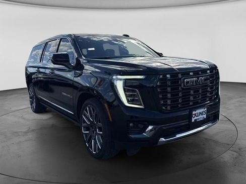 Used 2026 GMC Yukon XL Denali Ultimate w/ LPO, Floor Liner Package AWD/4WD image 4