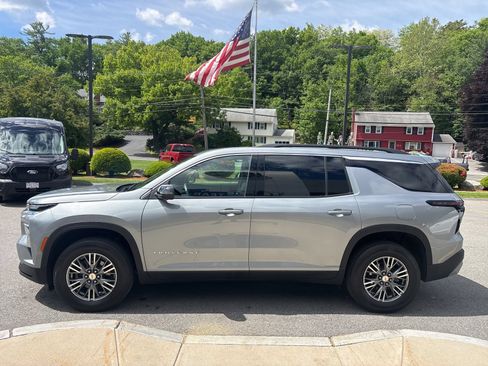 Used 2024 Chevrolet Traverse LT AWD/4WD image 6