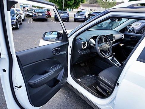 New 2026 Hyundai Venue SEL FWD image 39