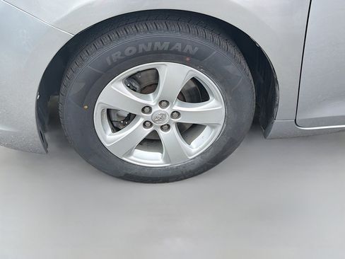 Used 2015 Toyota Sienna LE image 39