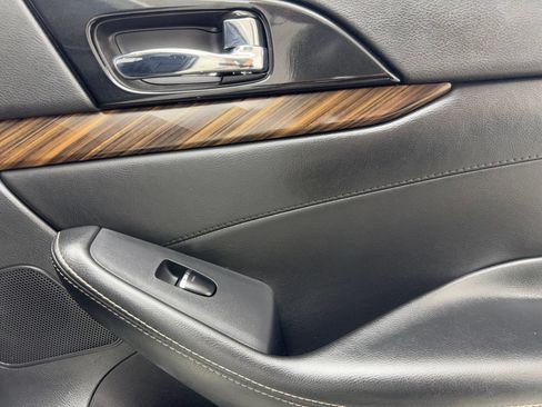 Used 2018 Nissan Maxima Platinum FWD image 44