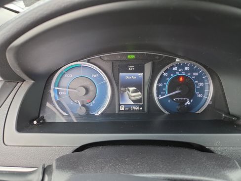 Used 2015 Toyota Camry LE image 24