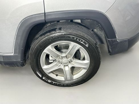 Used 2024 Jeep Compass Latitude AWD/4WD image 11