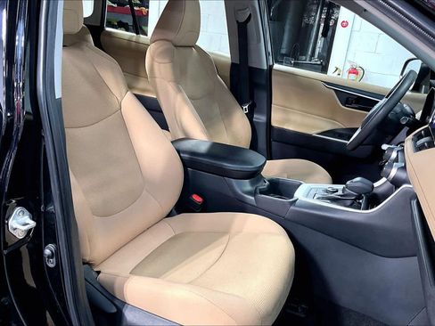 Certified 2024 Toyota RAV4 LE AWD/4WD image 9