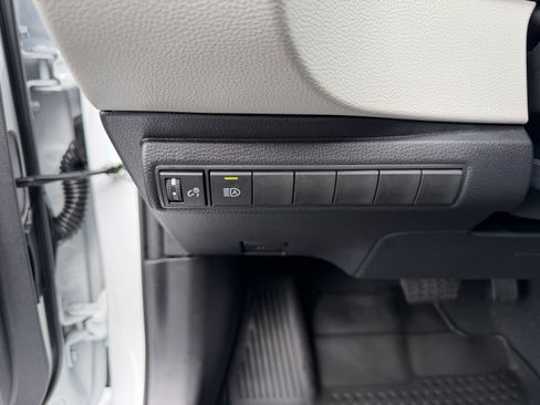 Used 2025 Toyota Corolla LE image 24