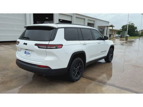 Used 2025 Jeep Grand Cherokee L Altitude RWD image 8