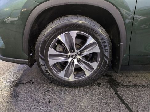 Used 2023 Toyota Highlander XLE image 27