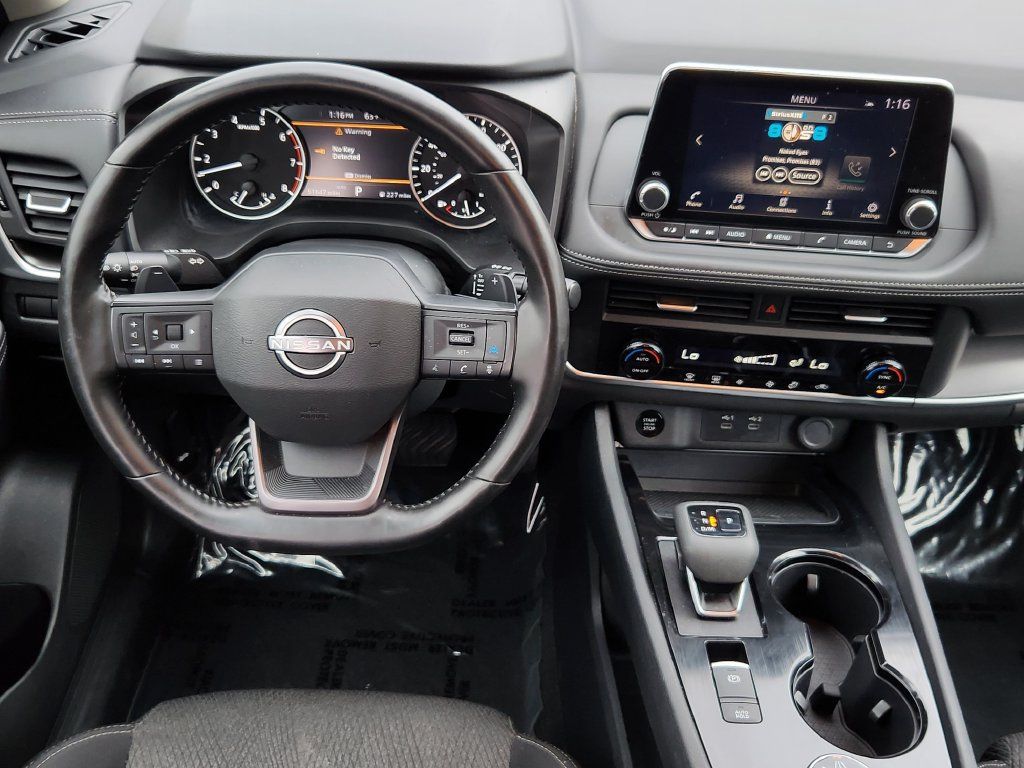 Used 2025 Nissan Rogue SV AWD/4WD image 3
