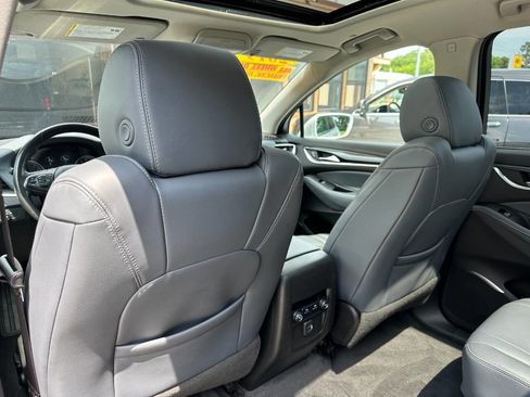 Used 2019 Buick Enclave Essence image 11
