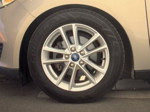 Used 2015 Ford Focus SE FWD image 9